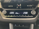 左右独立温度コントロールフルオートエアコンです。運転席、助手席それぞれで独立して温度設定ができます。冷え性の方が乗っても安心ですね♪