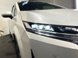 【LEDヘッドライト】悪天候や夜間走行時も良好な視界を確保し安心して運転できる高輝度LEDヘッドライトを装備!点灯速度が早く、消費電力も抑えられています。