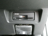 純正ETC2.0付 料金所もスムーズに通れ、割引料金の適用もあります。ビルトインできれいに収まっており、見た目もスマートです。