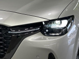 【LEDヘッドライト】悪天候や夜間走行時も良好な視界を確保し安心して運転できる高輝度LEDヘッドライトを装備!点灯速度が早く、消費電力も抑えられています。