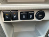 【運転席シートヒーター/USB電源ソケット】じんわりあたたまるうれしいシートヒーター◎エアコンの乾いた風がちょっと苦手という方も安心◎2種類のUSBソケット電源便利便利充電不足の不安も解消出来ちゃいます◎