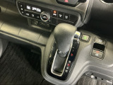 発進時から滑らかに加速する無段階変速のCVTはストップ&ゴーの多い街の中も快適です