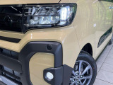 【LEDヘッドライト】悪天候や夜間走行時も良好な視界を確保し安心して運転できる高輝度LEDヘッドライトを装備!点灯速度が早く、消費電力も抑えられています。