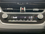 オートエアコンは温度を設定するだけで、自動で風量などを設定してくれます。運転しながら操作も必要ないので、安全性も向上します。