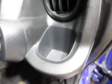 運転席と助手席にはドリンクホルダーがあります。取りやすい位置にありますからドライブも楽しくなりますね!