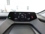視線を前方に誘導する、トップマウントメーターを起点とし、安全確認がしやすく、運転に集中できる構成に。最大限走りの良さを楽しむことができます。