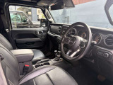 ドライバー目線で使いやすさを追求した運転席です。