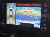 【パノラミックビューモニター】専用のカメラにより、上から見下ろしたような視点で360度クルマの周囲を確認することができます☆死角部分も確認しやすく、狭い場所での切り返しや駐車もスムーズに行えます。