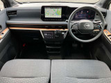 前席内装の全体像です。是非実車をご覧にお越し頂き実際にお座りください。