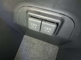 充電用USB端子付き。スマートフォンなどの充電に便利です。
