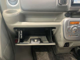 収納スペースもたくさん有ります☆車検証や小物類などすっきり収納♪