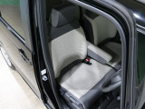 程よい硬さとホールド性が高いシートで長時間運転も快適です。