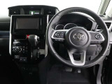 ☆シンプルながら機能性あふれる運転席周りです。 使いやすいスイッチ類の配置によりとても運転しやすいですよ。