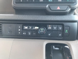 オートエアコン装着車で車内はいつも快適です!