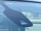 【エマージェンシーブレーキ】走行中に前方の車両等を認識し、衝突しそうな時は警報とブレーキで衝突回避と被害軽減をアシスト。より安全にドライブをお楽しみいただけます。