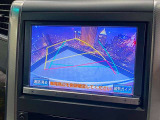 【バックカメラ】運転席から画面上で安全確認ができます。駐車が苦手な方にもオススメな便利機能です。