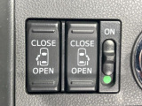 【両側パワースライドドア】スマートキーや運転席のスイッチで後席両側スライドドアの開閉が可能♪電動だから力を入れてドアを開ける必要が無く、小さなお子様でも簡単に開け閉めでき快適です♪