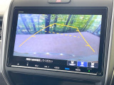 【バックカメラ】駐車時に後方がリアルタイム映像で確認できます。大型商業施設や立体駐車場での駐車時や、夜間のバック時に大活躍!運転スキルに関わらず、今や必須となった装備のひとつです!