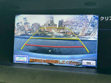 【バックカメラ】運転席から画面上で安全確認ができます。駐車が苦手な方にもオススメな便利機能です。