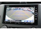 車庫入れ時は、バックカメラ3アングル切替で安心です。