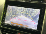 【バックカメラ】駐車時に後方がリアルタイム映像で確認できます。大型商業施設や立体駐車場での駐車時や、夜間のバック時に大活躍!運転スキルに関わらず、今や必須となった装備のひとつです!