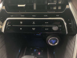 左右独立温度コントロールフルオートエアコンです。運転席、助手席それぞれで独立して温度設定ができます。冷え性の方が乗っても安心ですね♪