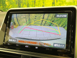 【バックカメラ】駐車時に後方がリアルタイム映像で確認できます。大型商業施設や立体駐車場での駐車時や、夜間のバック時に大活躍!運転スキルに関わらず、今や必須となった装備のひとつです!