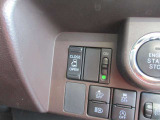 助手席側のスライドドアは運転席から指一本で開閉可能です。