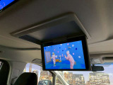 【純正フリップダウンモニター】付き☆後部座席に座りながら大画面でTVやDVDをお楽しみいただけます♪