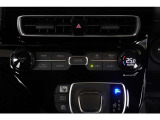 【エアコンまわり】 各操作スイッチなども使いやすい位置に配置されています。