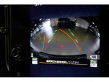 バックカメラ装備。運転席からは死角になる場所をカメラが補完しますので安全です。また、ガイド線が曲がる方向に動くタイプなので、初めての駐車場に止めるときや縦列駐車などの時に便利です。