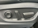 【パワーシート】電動でシートポジションの変更が可能です。手動式より細かくシート設定が可能ですのでより快適な姿勢でドライブを楽しんで頂けるでしょう。