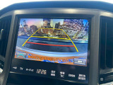 【バックカメラ】運転席から画面上で安全確認ができます。駐車が苦手な方にもオススメな便利機能です。