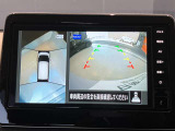前後左右4つのカメラで、上から見たような映像をお届け、駐車時も安心、アラウンドビューモニター付(肉眼では確認し辛い左前の映像に切り替えることも可能です)。