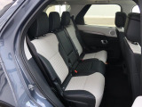禁煙車として入庫しておりますので、いやな匂いや使用感もありません。ジャガー・ランドローバーの持つ理想の自動車工学で造形された、伝統と新しさの兼ね備えたインテリアをお楽しみください。