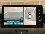マルチビューカメラシステム搭載車です。お車の周囲を全方位でカバーします。後方・前方・両脇と、コンディションが悪い視界でもカラーモニターに映し出した映像がドライバーをサポートします。