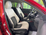 運転席シート廻りは使用感も少なく、良好な状態となっています。前オーナー様が丁寧に使っていたことがよくわかりますね。