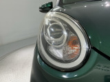 LEDヘッドライトは、点灯の瞬間から最大光量を発揮し、突然暗くなるトンネルなどでの安定感を高めます。