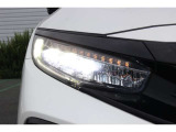 LEDヘッドライト!遠くまで明るく均一に照らし、高速道路などでの安心感を向上。点灯の瞬間から最大の光量を放つLEDの特性により、トンネルへの進入直後などでも安心感のある視界を提供。