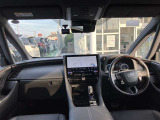 【運転席・インパネまわり】ハンドル・シート・フロアーなど隅々までプロによるクリーニング済み☆彡キレイな車内でドライブが一層快適にお楽しみいただけます!!