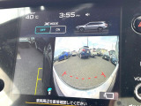 【フロント&サイドカメラ】ドライバーから見にくい死角部分を映像で確認できる前方と左側面にカメラを装着。見通しがきかない場所や住宅密集地などを運転することが多い人におすすめの安心装備です。