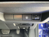 ハンドル右奥には各種設定スイッチがあります。運転者がスッと手を伸ばせば操作できので便利です。