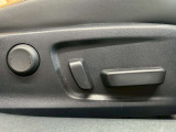 【パワーシート】電動でシートポジションの変更が可能です。手動式より細かくシート設定が可能ですのでより快適な姿勢でドライブを楽しんで頂けるでしょう。
