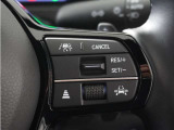 ◆アダプティブクルーズコントロール◆予め設定した車速内でクルマが自動的に加減速。前走車との適切な車間距離を維持しながら追従走行します。【LKAS】車線維持支援システムでステアリング操作を支援。