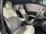 運転席も広々としており運転しやすい環境を実現しています☆室内クリーニングも実施済みです。
