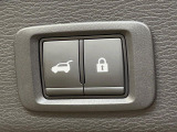 【パワーバックドア】スマートキーや運転席のボタンを押すだけでリアゲートが自動で開閉します!荷物を持っている時や、高い位置にあるバックドアを閉める際に便利な機能です♪