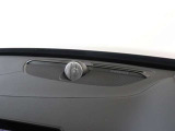 【Bowers&Wilkins】世界のオーディオファン垂涎のプレミアムサウンドシステムを搭載。コンサートホールのベストポジションに相当する音場空間を忠実に再現。乗る人すべてに驚きの音響体験を提供します