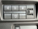 両側オートスライドドアです♪運転席のボタンやキーのボタンでも開閉できます!手荷物がいっぱいの時でも簡単にドアの開け閉めができるのでとっても便利です♪
