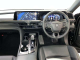 運転席周りのレイアウトをご覧ください。ナビゲーションが綺麗に装着されすっきり収まってますね!