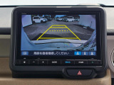 駐車時の安全確認をサポートするバックカメラも使用できます。